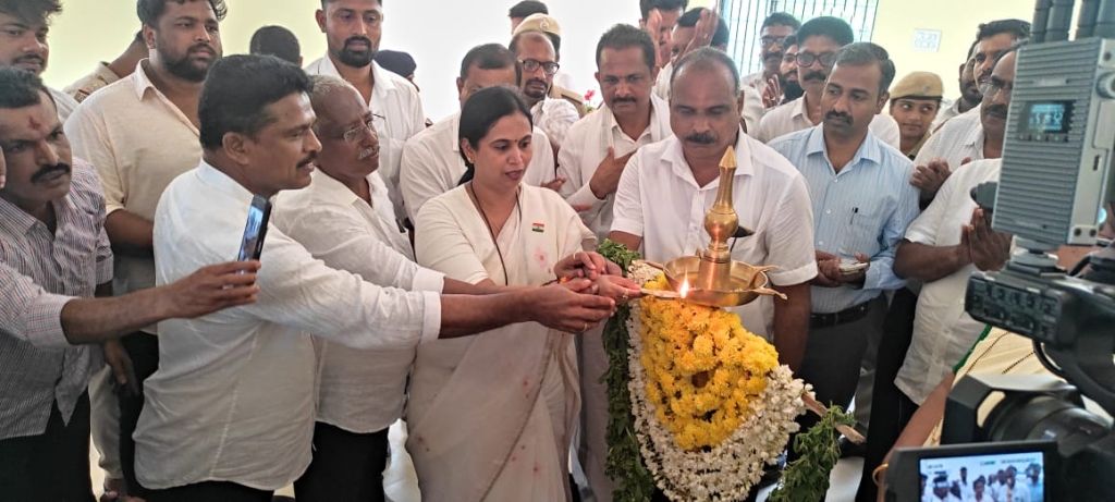 minister lakshmi r hebbalkar 1