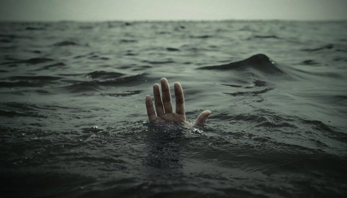 drown water
