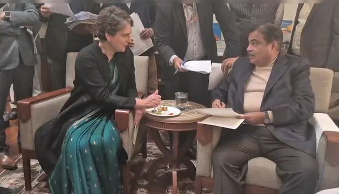 priyanka gandhi and nitin gadkari meet