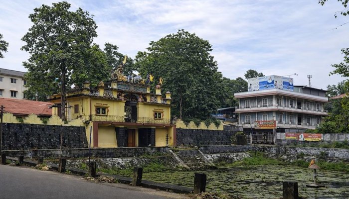 christians priests in hindu temple