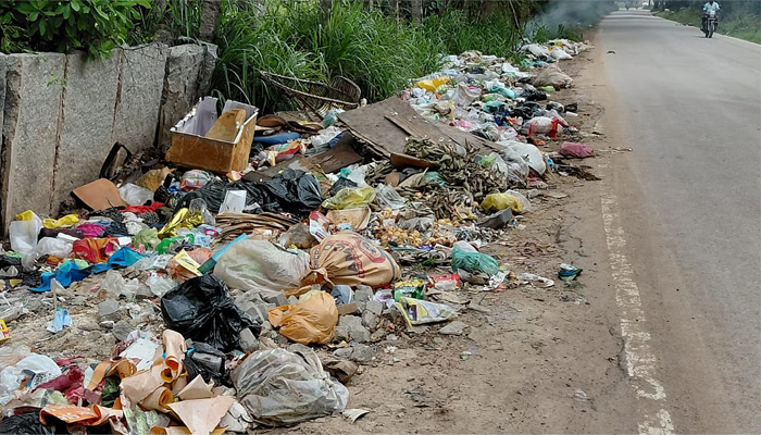 garbage is everywhere in india